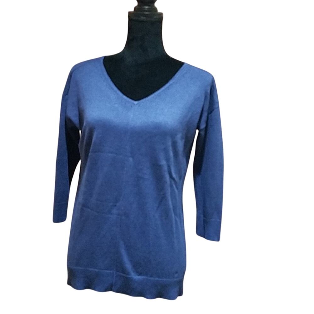V-neck knit blouse with X detail at the back